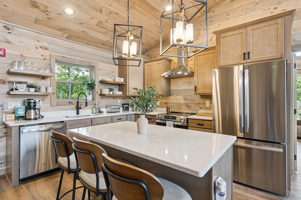 Golden Oaks Cabin 3 Bedroom Home