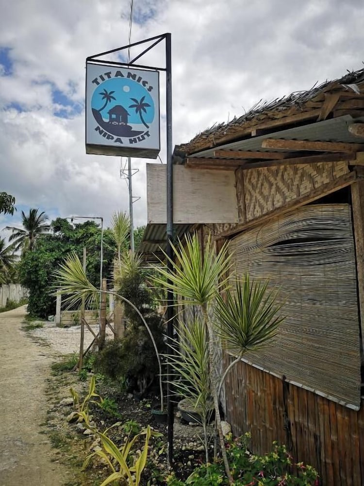 Titanic's Nipa Huts by Hiverooms