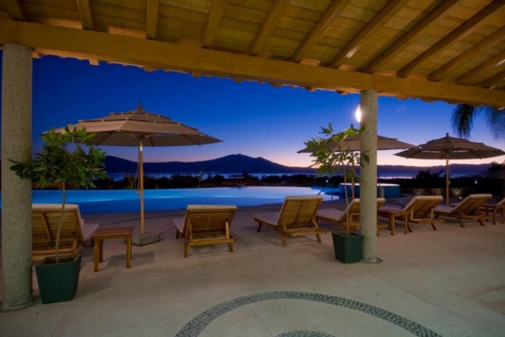 Luxury Private Resort 2-br 2-wr Condo w Breath Taking Lake Views view 5