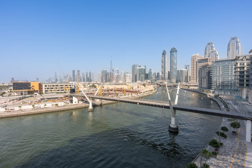 Elegant Relaxing 3-bedroom Apartment in Perfect Location at Canal Front 6