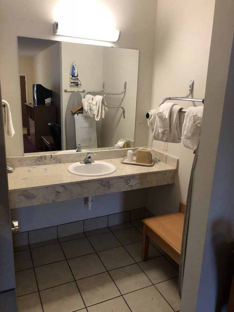 Whitesboro Inn & Suites