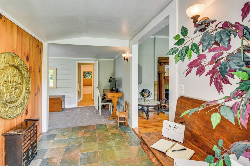 30 Acres & Pond: North Georgia Mtn Farmhouse