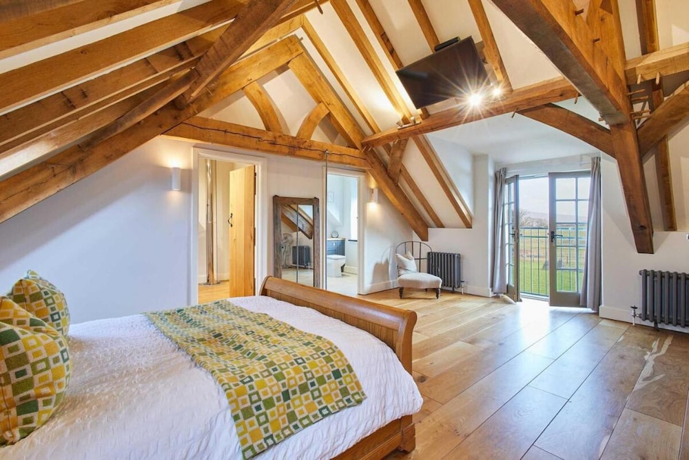 Host Stay Coed Barn