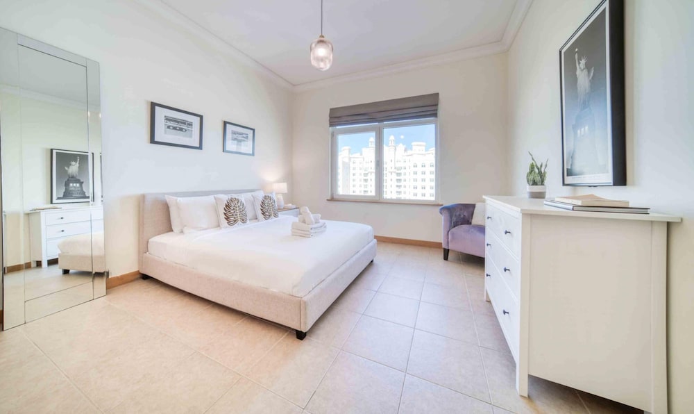 Chic Beachside 3BR Living at the Palm