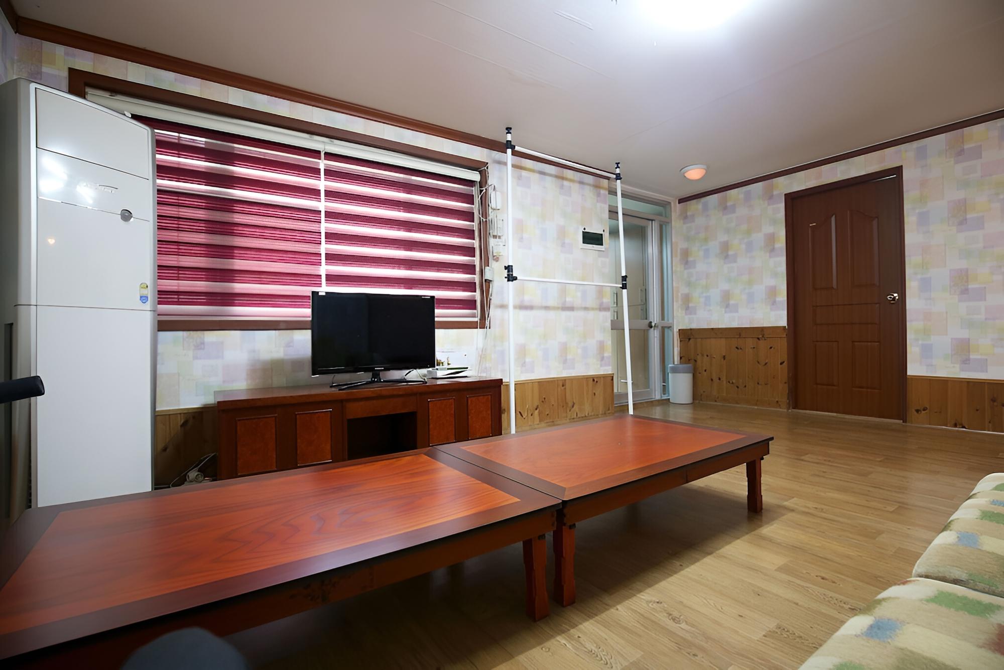 Geumsan Wolyeongsan Motel view 3