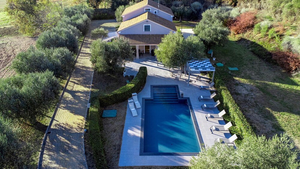 Villa Delle Ginestre 9 2 Emma Villas
