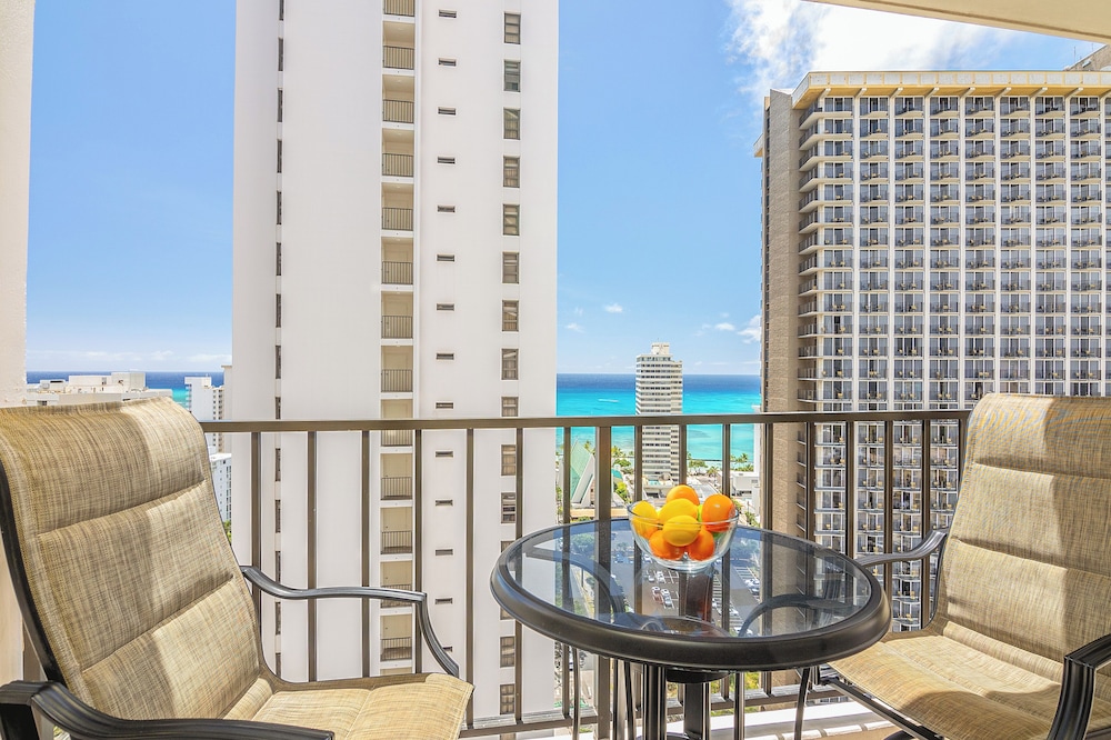High Floor Ocean View Condo (King Bed and Parking) hotel photo