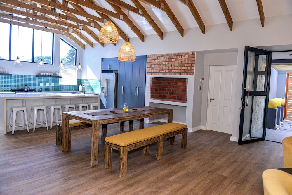 Bessie on Vondeling - Relax in Style at Bessie, Langebaan's Coziest Holiday Home