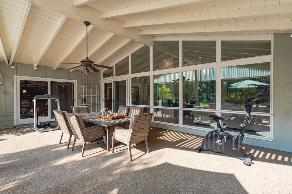 Bright Family Getaway Large Backyard Oasis Patio