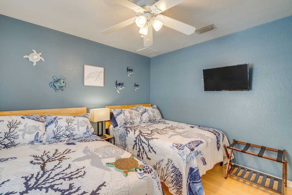 Dock & Pool: Canal-front Cape Coral Oasis!