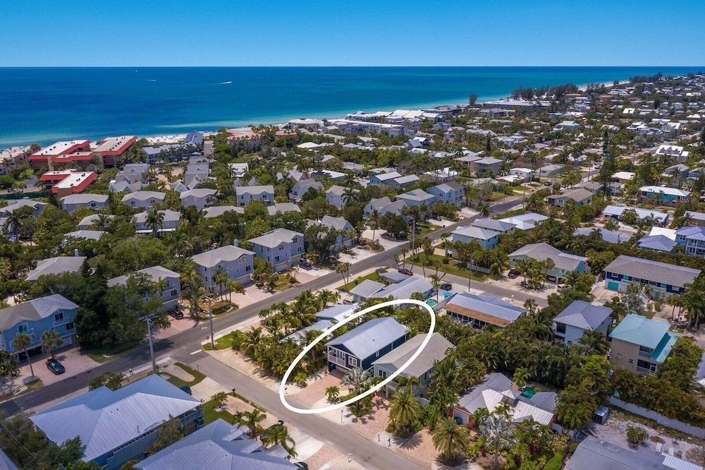 Splash Of Lime 3 Bedroom Home by RedAwning view 5