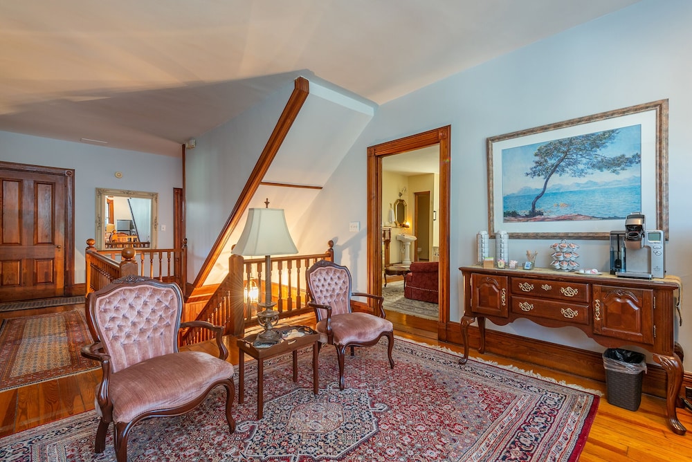 Engadine Inn  Cabins - Property Image 24