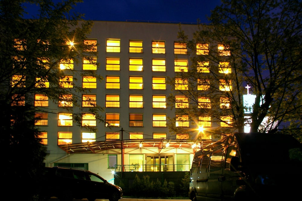 Hotel Centre Hotel - Image 1