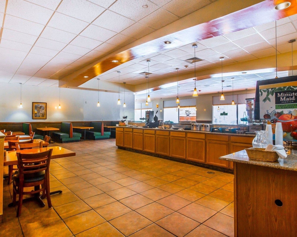 Brattleboro Vacations - Quality Inn  Conference Center - Property Image 6