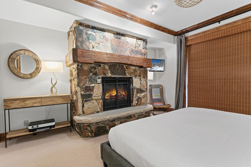 Grand Lodge - Four Bedroom #306 - Ski-in/ski-out 4 Condo