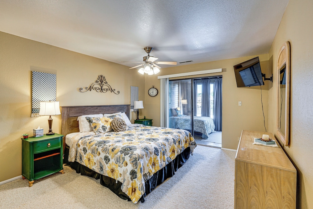 Boat Slip & Pool Access at Lake Ozark Condo!