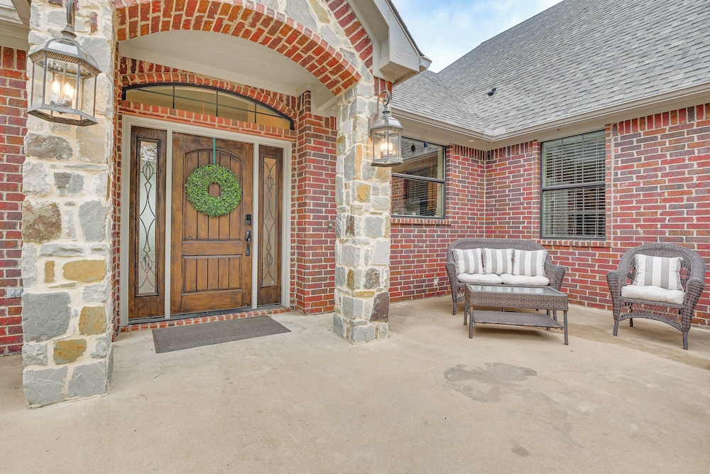 Dock & Game Room: Alvarado Lake Getaway! view 4