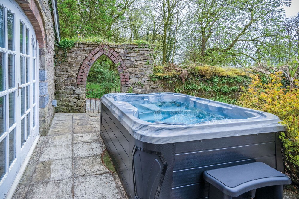 The Stables - 2 Bedroom Cottage - Princes Gate view 2