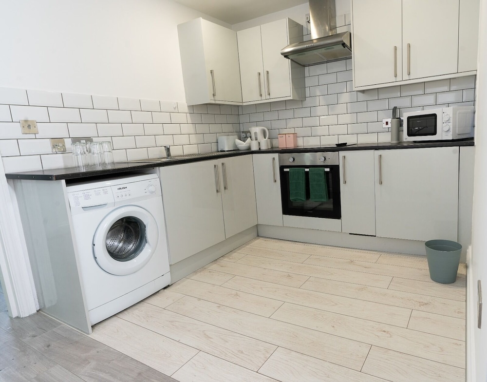 City Centre Modern 4 Person Apartment