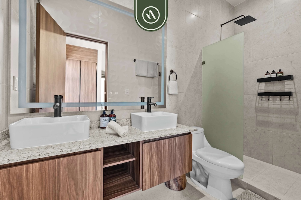 Luxury 2 BR - Downtown - Pool - Sunset in Terrace