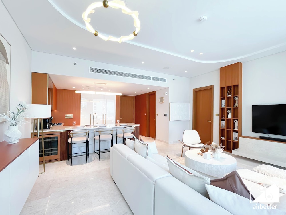Luxury Beachfront 1BR on Palm Jumeirah & Balcony