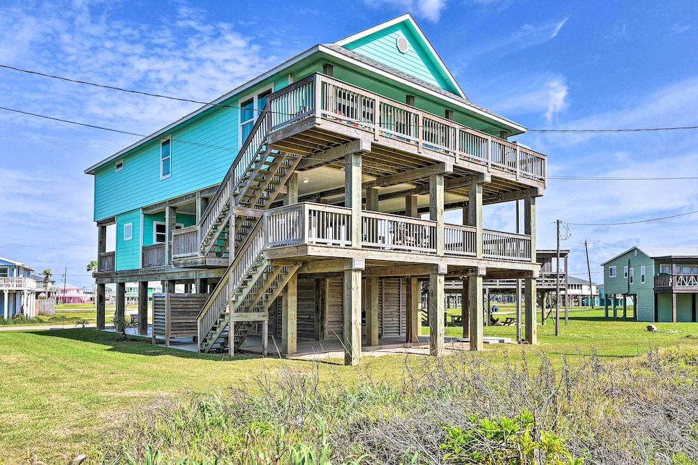 Surfside Beach Home w/ Views, Steps to Shore! view 2