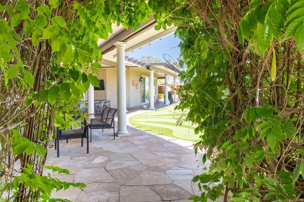 Bear Bridge by Avantstay Hilltop Haven in Temecula w Views Putting Green Hot Tub