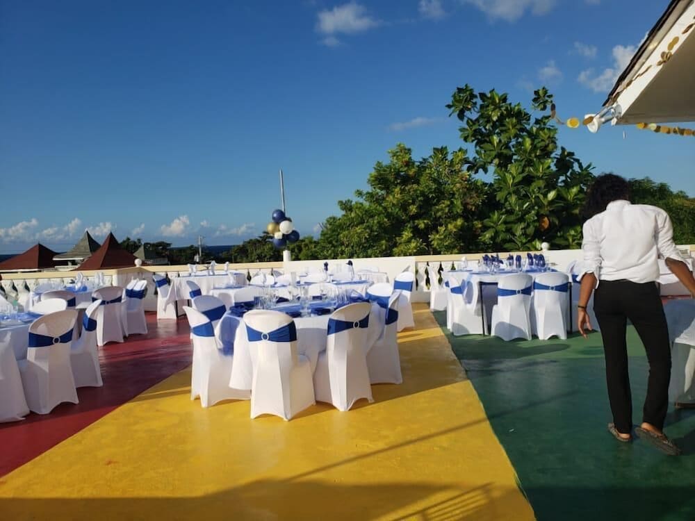 Hotel Dela de-Rose Guest House negril Jamaica - Image 1