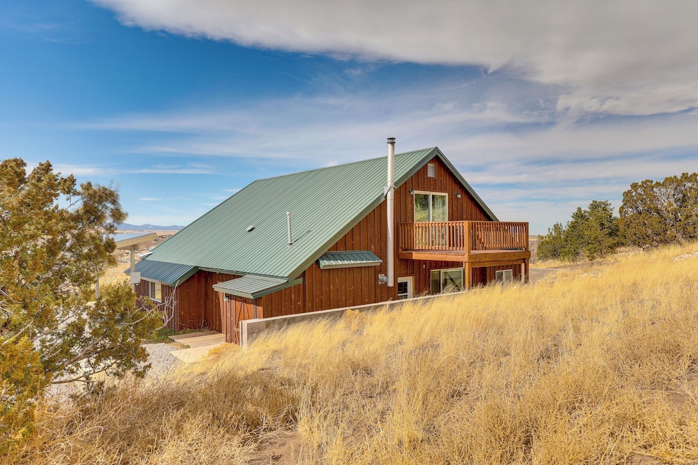 3 Mi to Trails: Secluded Eagar Cabin w/ Mtn Views!