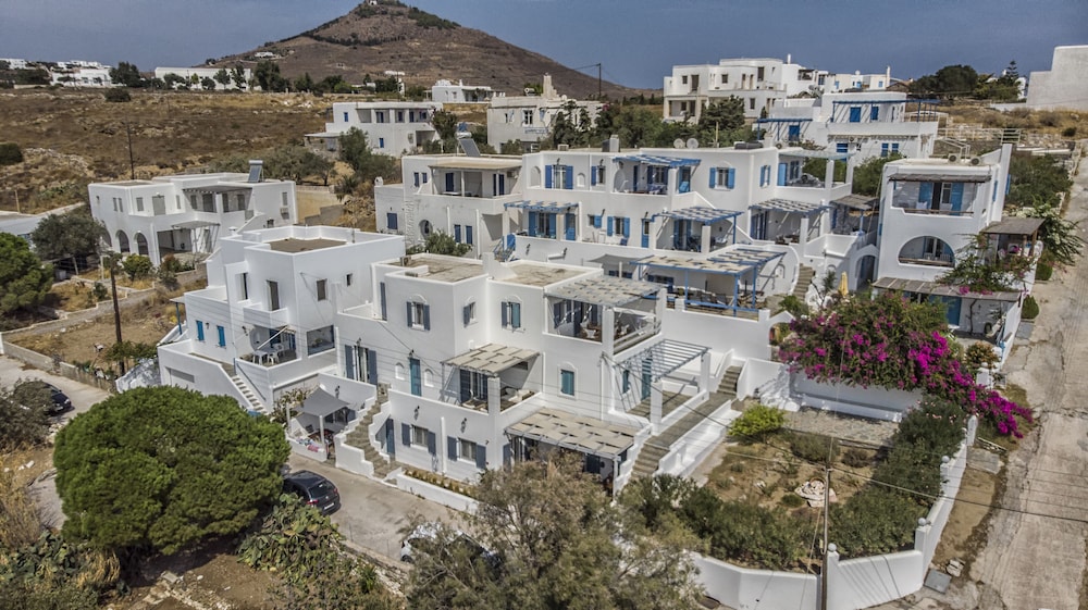 Cleopatra Seaside Homes Paros