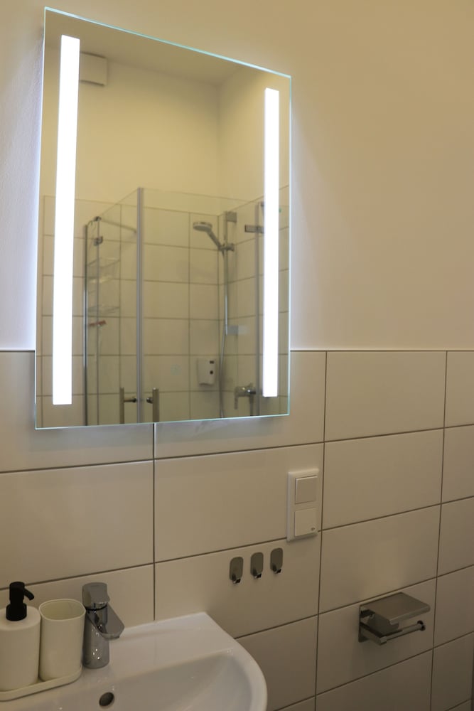 Schlafkonzept24 en Hannover — bathroom