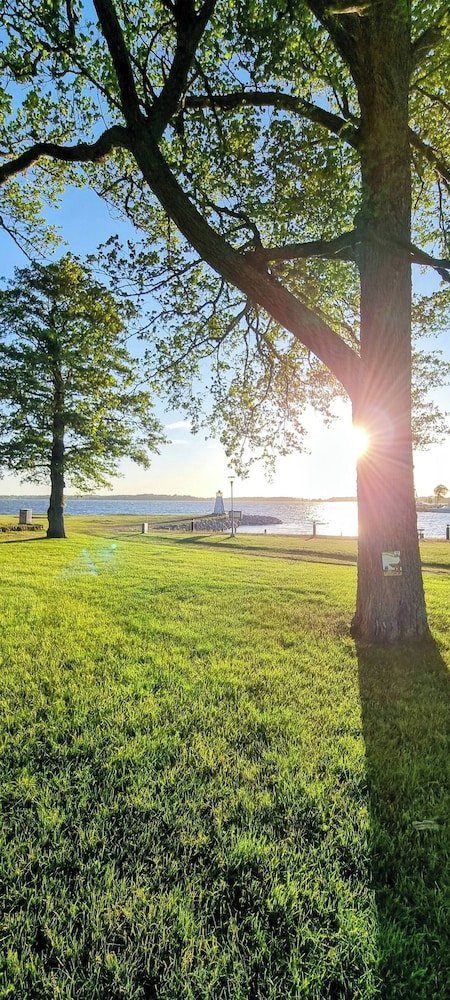 3BR Home Near Lake Vänern Covered Deck & BBQ