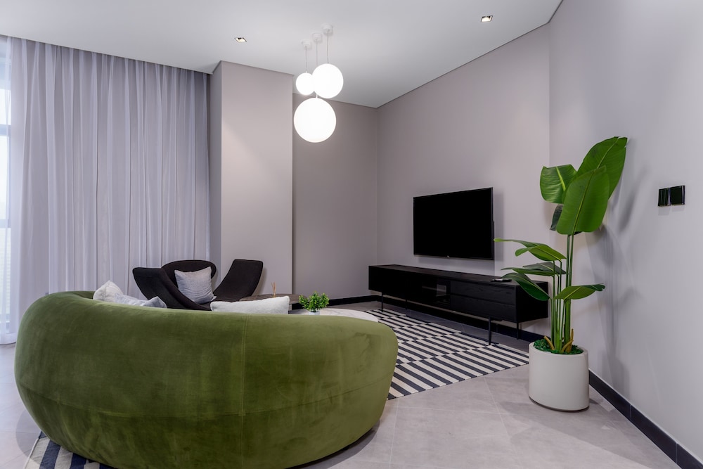 Waves - Seaside Splendor 2BR in Dubai's Business Bay