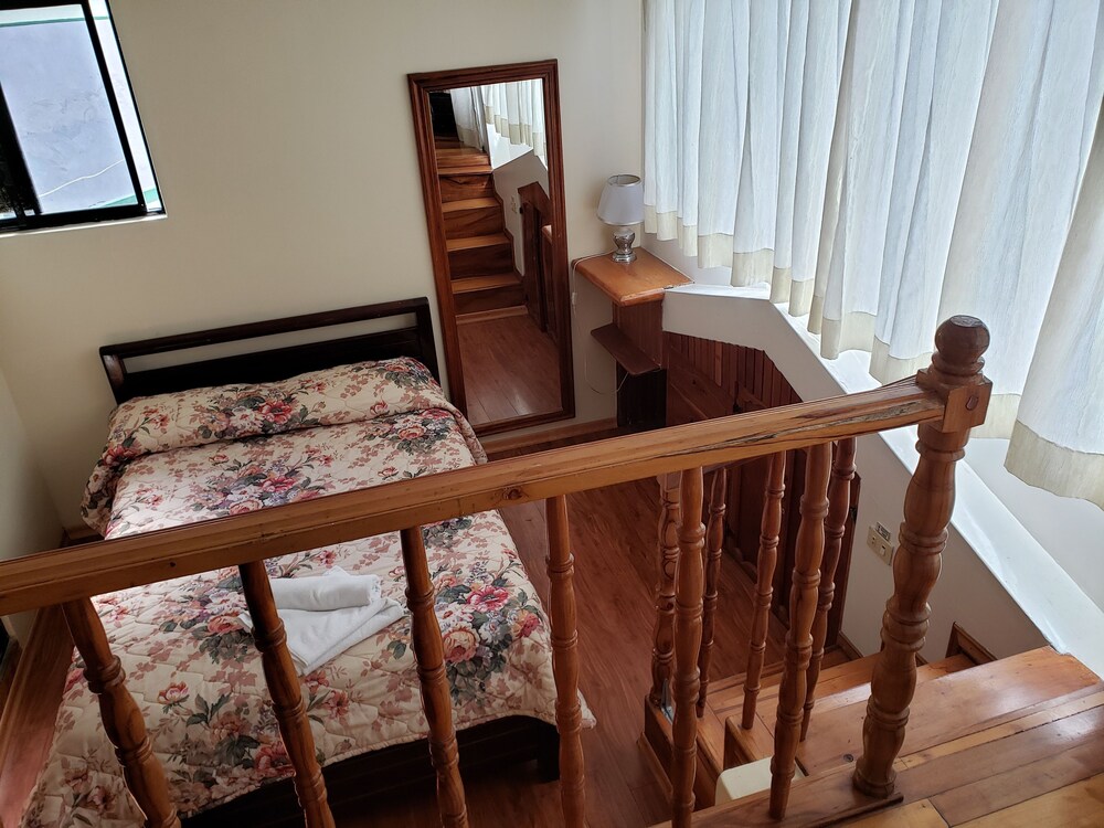 Hostal Monte Real
