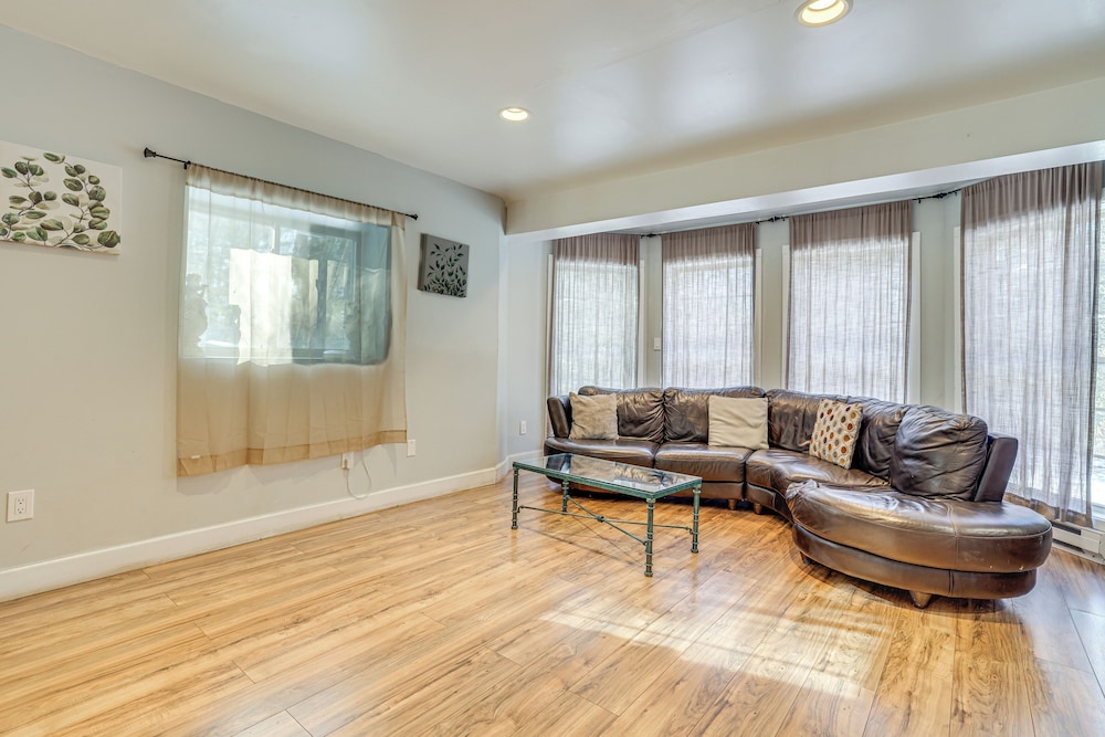 15 Mi to Ski Big Bear: Gem w/ Deck & Game Room