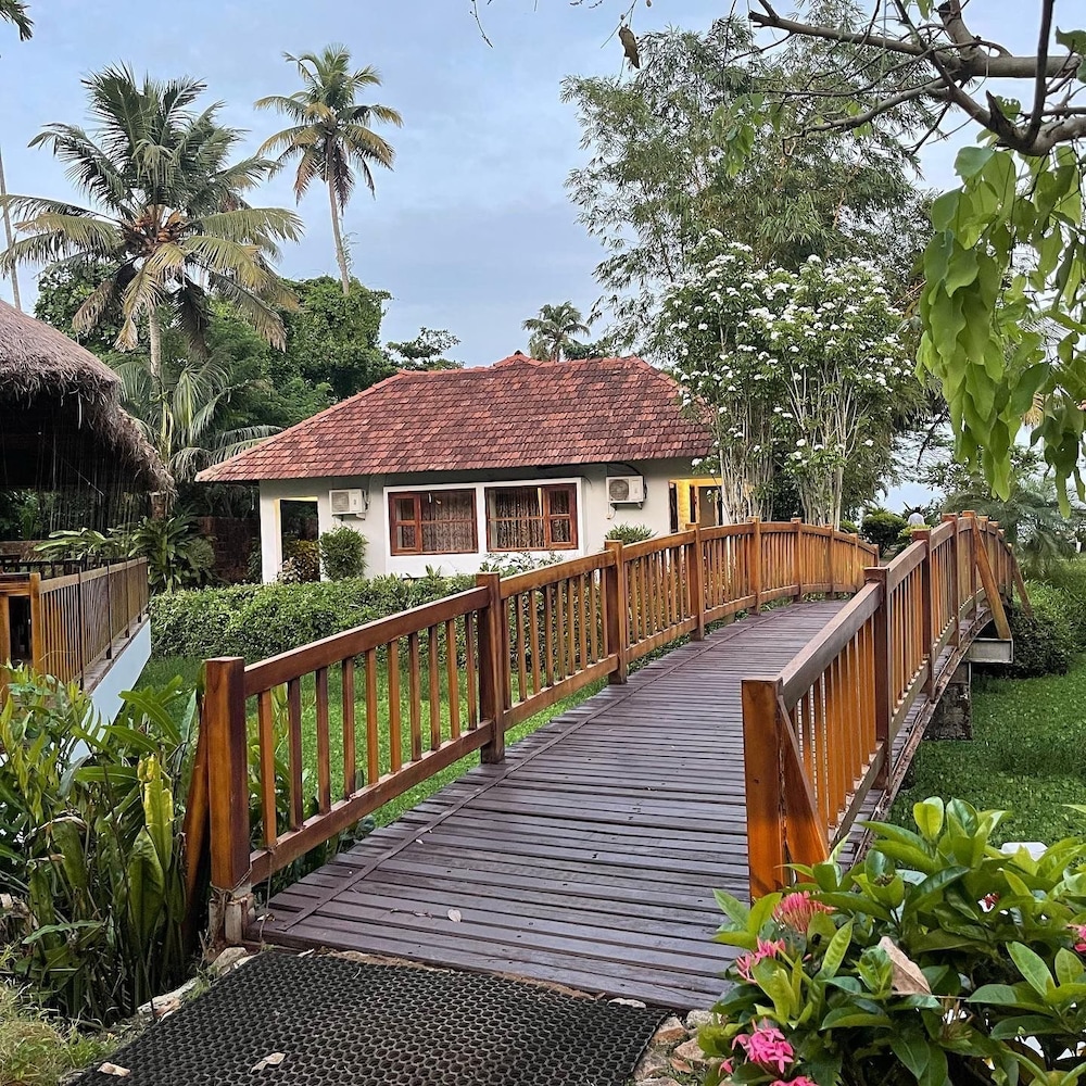 Deshadan Backwater Resort