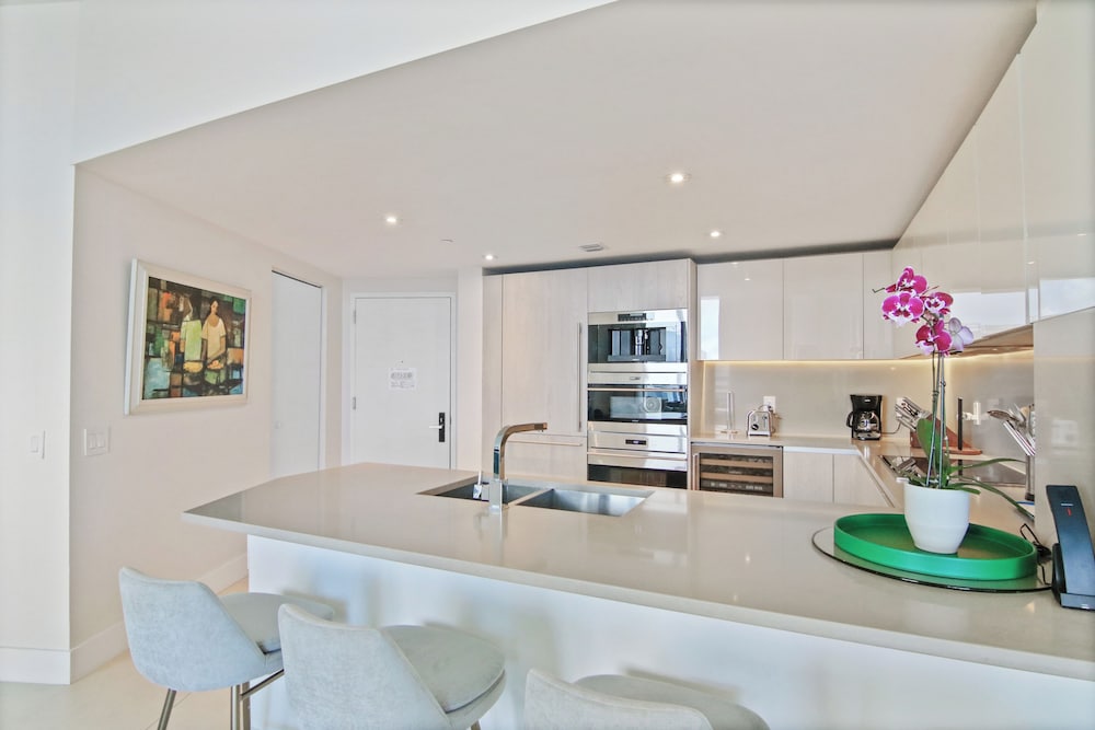 Luxury Penthouse! 4 BDR With Resort Amenities - Image 4