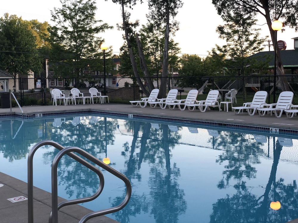 Amber's Inn & Suites