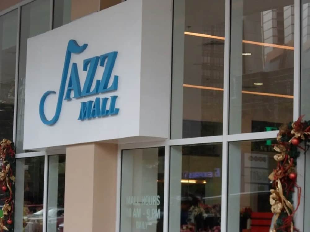 Apex At Jazz Makati - 41m2 Corner Apartment With Private Balcony City View