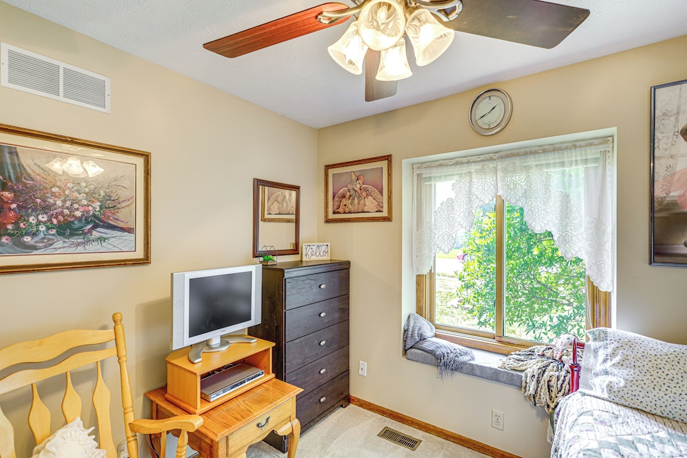 5 Mi to Platte River: Inviting Bellevue Rental