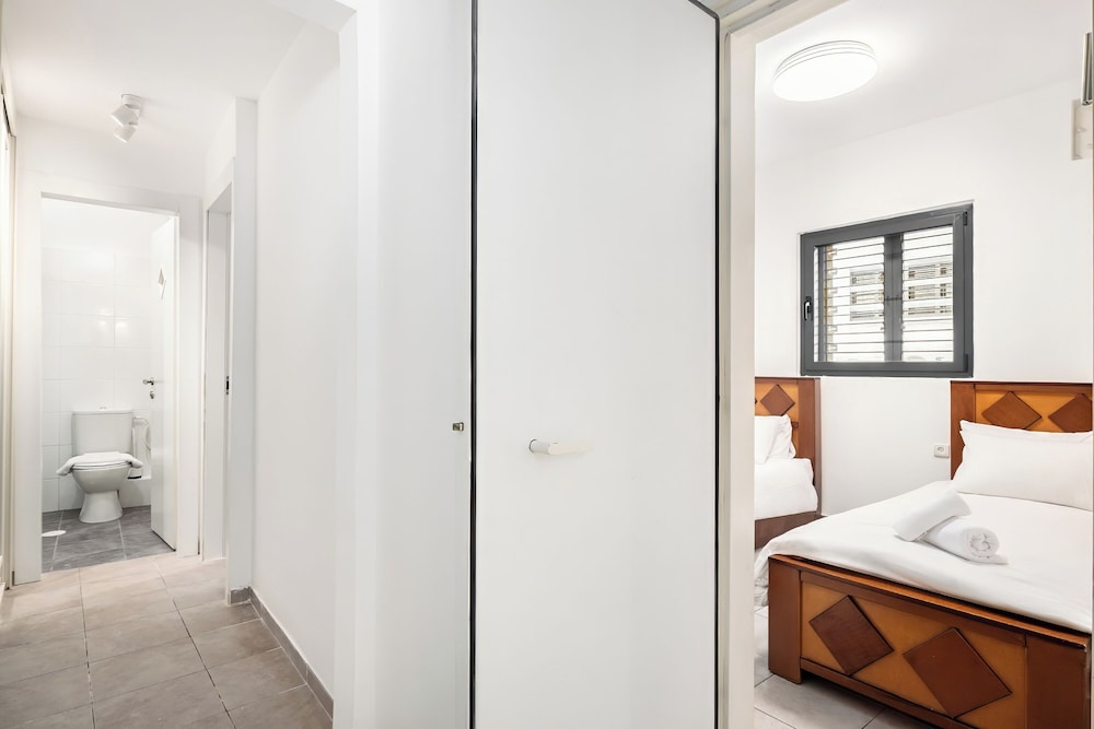 Modern City Apartment by Sea N' Rent