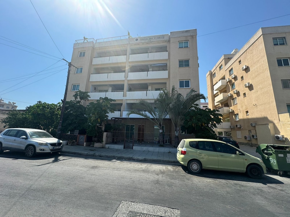 Bayview 2-BR Apartment in Larnaca