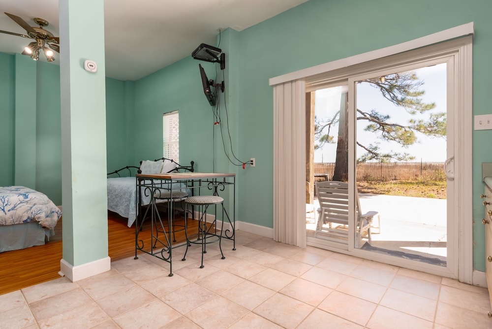 Breezy Decks - 601 Hernando Pl 4 Bedroom Home