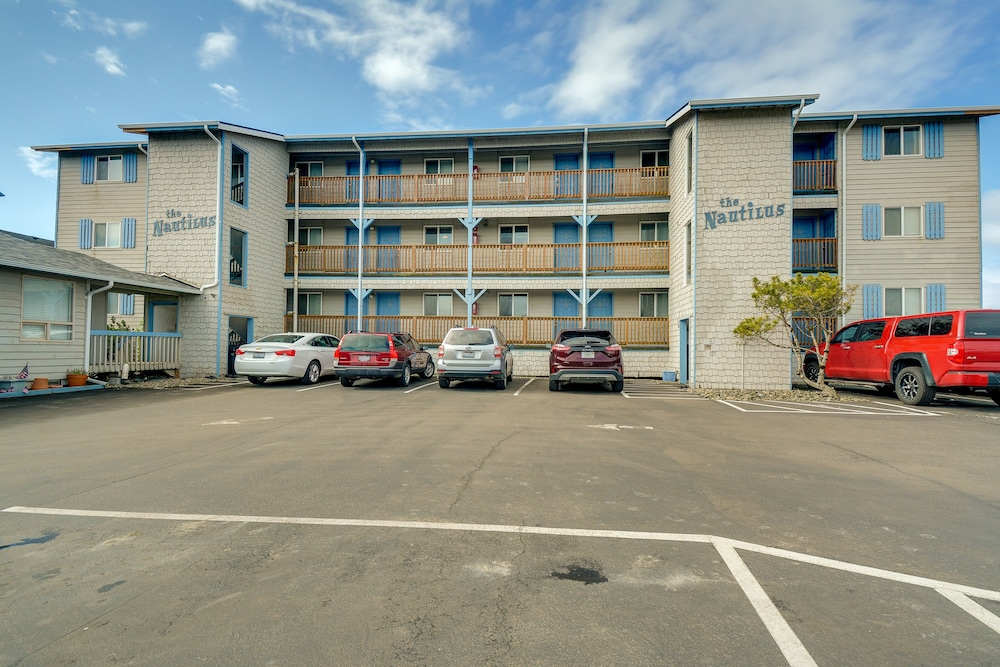 Walk to the Beach: Ocean Shores Condo! view 4
