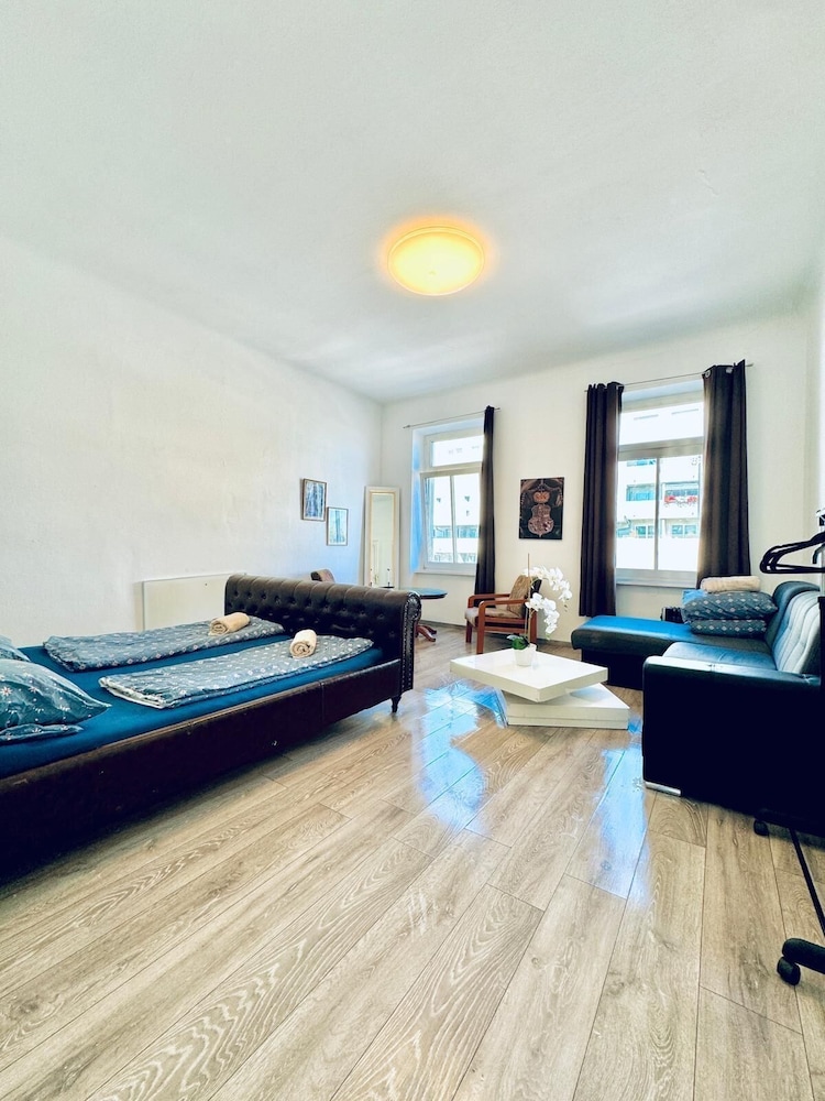 Welcoming Studio Stay Near FAC Platz