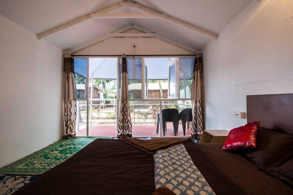 Cafe Del Mar Cottages And Rooms