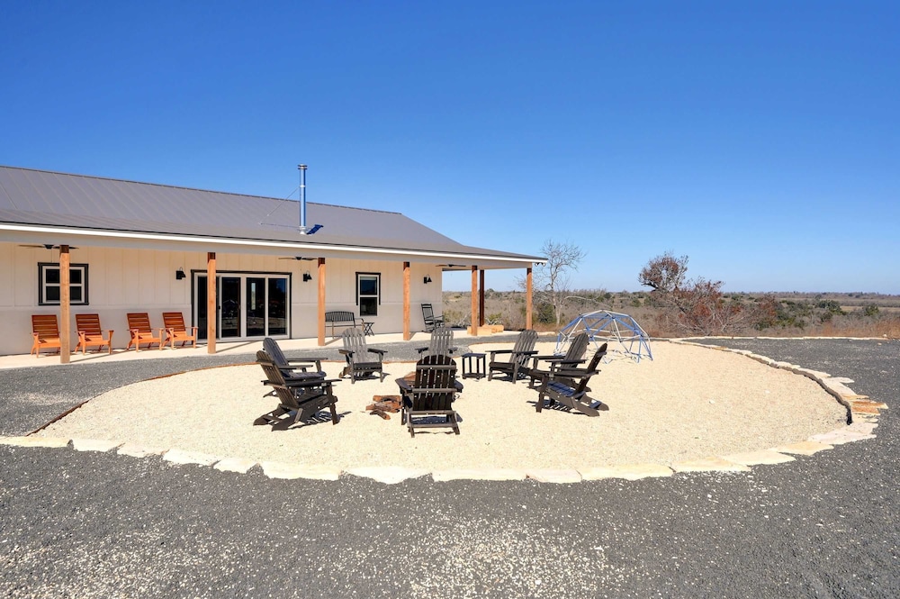 Secluded Hill Country Getaway Stunning Views Fire Pit 15 Min to Main Street 12 Guests