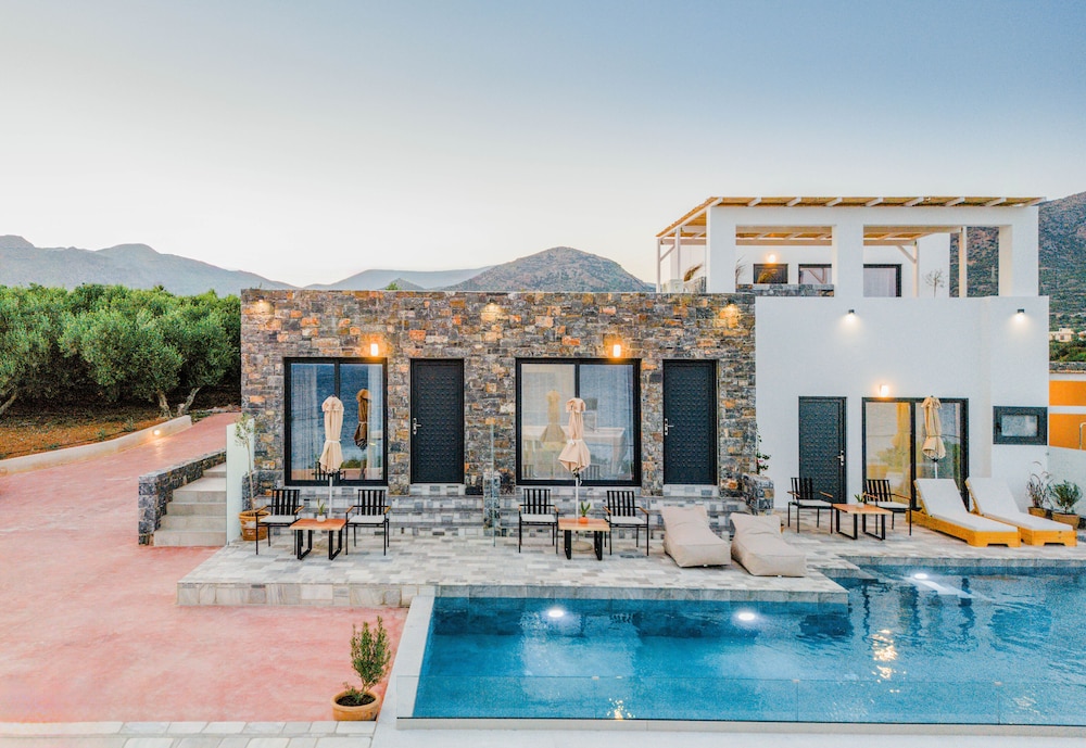 Plakakia Luxury Apartments photo 5