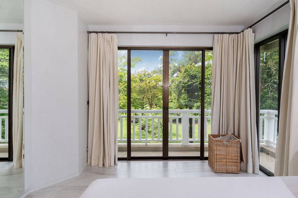 Laguna 2BR Apartment 2223 in Allamanda 2