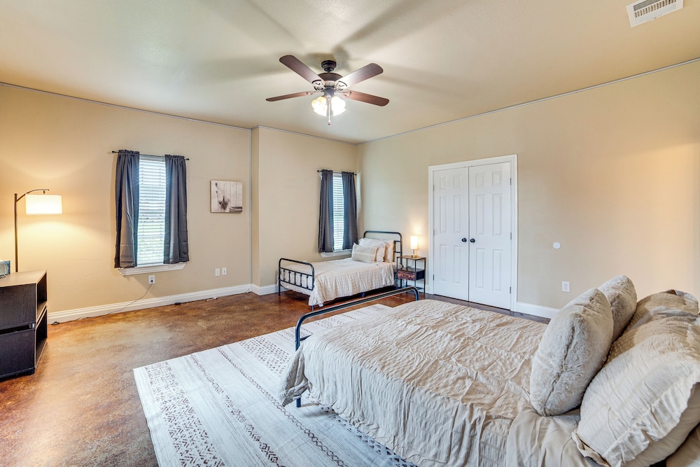 10 Mi to Lake Tawakoni: Family Wills Point Getaway